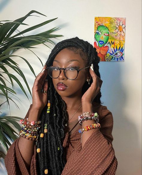 Bohemian Black Hairstyles, Earth Black Women, Hippie Braids Hairstyles, Boho Natural Hairstyles, Bohemian Aesthetic Fashion, Mid 2000s Aesthetic, Hippie Black Woman, Earth Girl Aesthetic, Earthy Girl Aesthetic