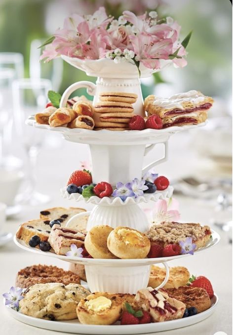 Afternoon Tea Food Ideas Savoury, Tea Party Setup Ideas, Breakfast Tea Party Ideas, High Tea Decorations Table, Fancy Tea Party Food, High Noon Tea Party, Breakfast Gathering Ideas, Afternoon Tea Ideas Table Settings, Tea Party Food Table Display