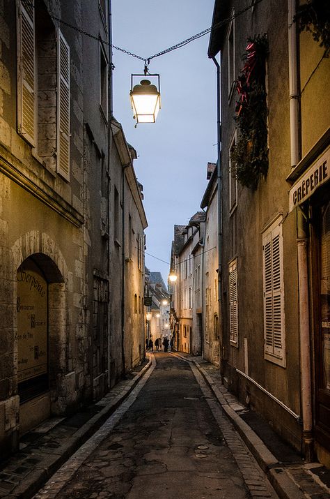 Alley inside the old city of Chartres (France) City Scape Background, City Street Reference, Old France Aesthetic, Street Vibes Aesthetic, Tintin Aesthetic, Old City Aesthetic, Summer Love Aesthetic, City Alley, Backgrounds For Stories