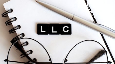 Knowing the pros and cons of an LLC allows you to make the right choice for establishing the entity of your company when you are starting a business. Llc Vision Board, Llc Aesthetic, Starting A Business Aesthetic, Own Business Aesthetic, Register Business, Vision Board Frame, Business Llc, 2025 Prayer, 2024 Manifestations