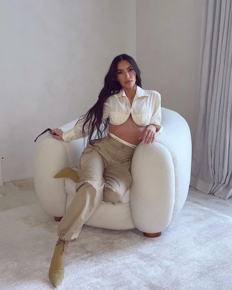 Estilo Kim Kardashian, Kim Kardashian Outfits, Kim And Kanye, Kardashian Outfit, Kardashian Style, Kim K, Cute Crop Tops, Kardashian Jenner, Look Chic