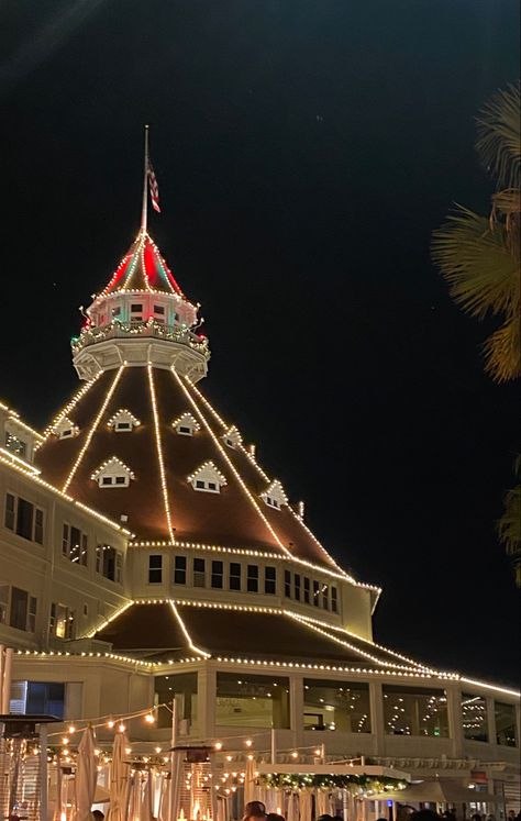 A photo of Hotel Del in Coronado, San Diego, California. Christmas In San Diego, Coronado Aesthetic, California Christmas Aesthetic, California Winter Aesthetic, San Diego Winter, San Diego Christmas, Coronado Beach San Diego, San Diego Aesthetic, Hotel Del Coronado San Diego