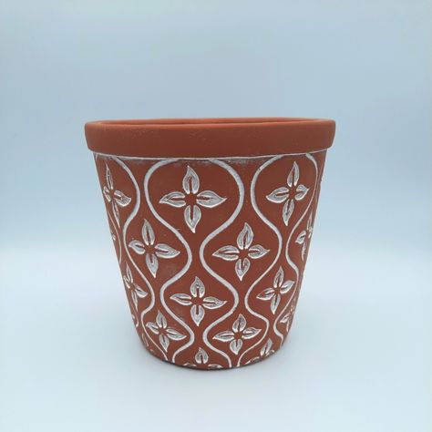 Super Cute Flower Pot. Brand New. Never Used. Still In Box. Terracotta Pot Painting Ideas, Pottery Patterns, Pot Painting, Terracotta Flower Pots, Painted Clay Pots, Painted Terra Cotta Pots, Decorated Flower Pots, Beige Boho, Pooja Room