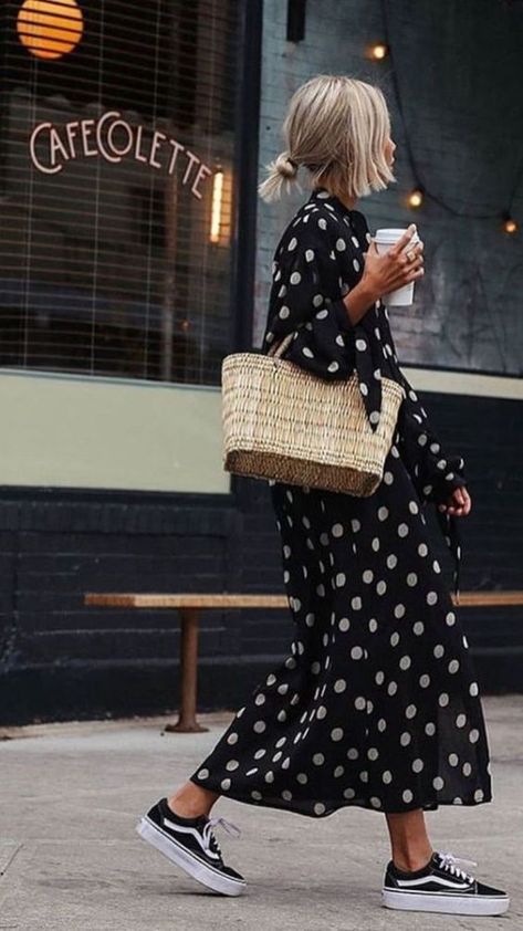 Womens Polka Dot Dress, Spring Outfits 2020, Dresses With Vans, Spring Outfits Dresses, White Polka Dot Dress, Mode Casual, Winter Trends, Trend Fashion, 가을 패션