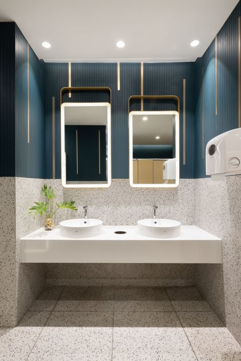 Bangkok Hospital Health Design Center - Healthcare Snapshots Business Restroom Ideas, Commercial Office Bathroom Design, Restaurant Washroom Design, Commercial Toilet Design, Commercial Washroom Design, Ornate Bathroom Mirror, Bathroom Mirrors And Lights, Light Mirror Vanity, Hallway Mirror Ideas