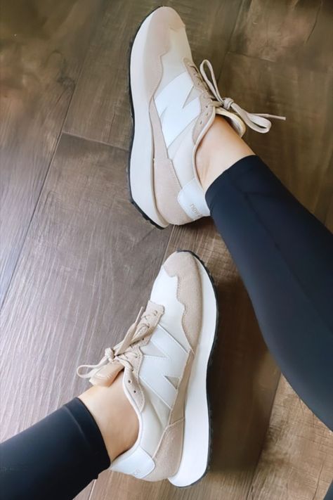 sneakers outfit Neutral Sneakers, Athleisure Inspiration, Boots With Leg Warmers, New Balance 237, Spring Shoes Women, Simple Outfits For School, New Balance Outfit, Nike Shoes Girls, Loungewear Outfits