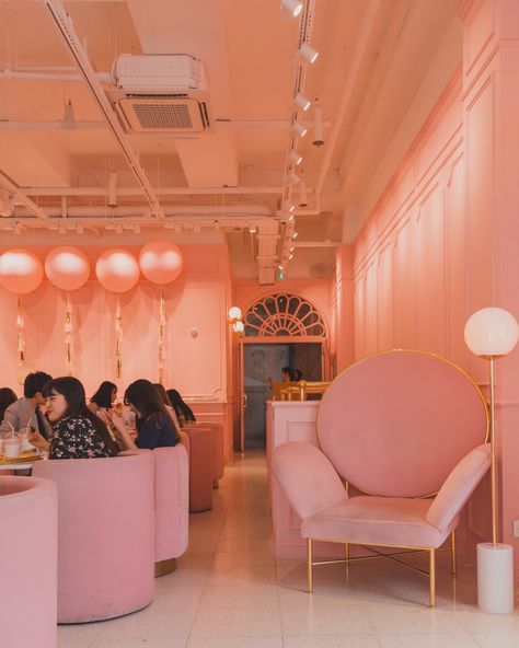 The Trendy Stylenanda Pink Hotel + Pink Pool Cafe in Seoul | There She Goes Again Cafe Acnh, Stylenanda Pink Hotel, Seoul Hotel, Myeongdong Seoul, Cafe In Seoul, Hotel Restaurant Design, Homemade Xmas Decorations, Pink People, Seoul Cafe