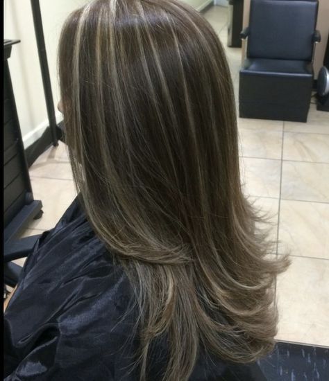 Brown Hair Inspo, Brunette Hair With Highlights, Hair Streaks, Brown Hair With Blonde Highlights, Hairstyles For Layered Hair, Brown Hair Balayage, Hair Stylies, Haircuts Straight Hair, Brown Blonde Hair