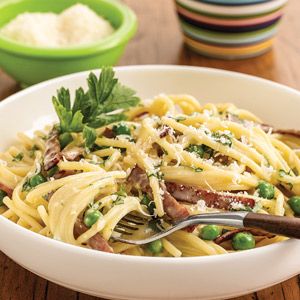 Pasta Carbonara with Turkey Bacon and Peas - UCook Recipe Carbonara With Bacon, Pasta Salad For Kids, Tuna Salad Recipe Healthy, Bacon Carbonara, Salad Recipes Healthy Lunch, Printable Recipes, Peas Recipe, Easy Summer Dinners, Best Pasta