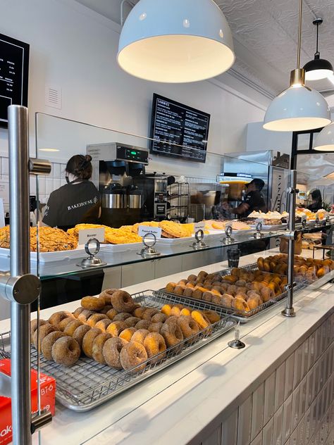 #coffeeshop #donutshop Donut Shop Ideas, Donut Display Ideas, Donut Station, Coffee Shop Furniture, Donut Display, Deli Shop, Bakery Shop Design, Bakery Store, Doughnut Shop