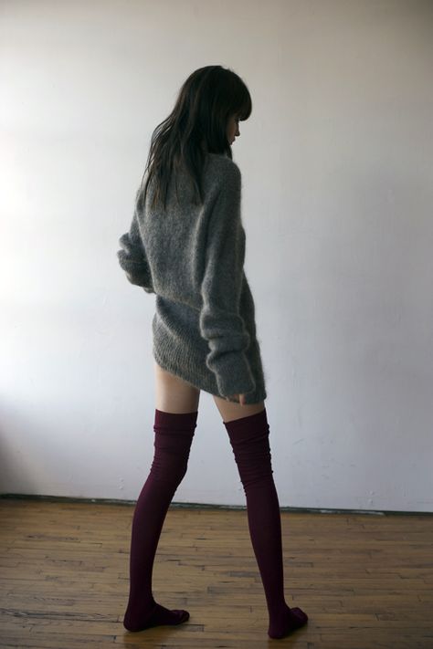 tall socks and comfy sweater = indoor lounging How To Wear Leggings, Sock Outfits, Thigh High Socks, Long Socks, Knee Socks, Knee High Socks, Looks Style, Oversized Sweater, Thigh High Boots