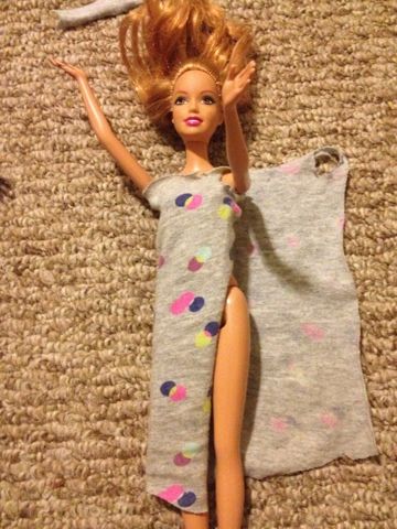 Sewing Barbie Clothes, Barbie Sewing Patterns, Diy Barbie Clothes, Barbie Doll Clothing Patterns, Barbie Dolls Diy, Dolls Clothes Diy, Easy Dress, Barbie Clothes Patterns, Barbie Style