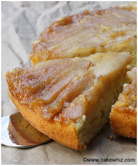 upside down pear and coconut cake 02 Pear Recipes Easy, Applesauce Cake Recipe, Pear Cake Recipes, Pear Upside Down Cake, Pear Dessert Recipes, Canned Pears, Pear Dessert, Pear Cake, Thanksgiving Cakes