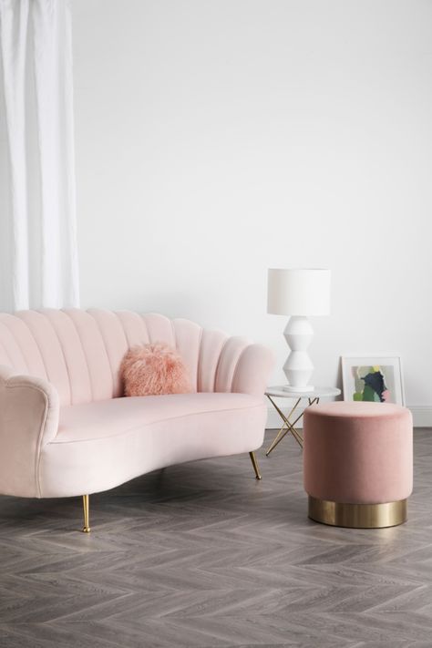 Shell Sofa, Sofa Rose, Pink Couch, Bedroom Couch, Modern Sofa Designs, Pink Sofa, Sofa Living, Lounge Room, Small Living Room