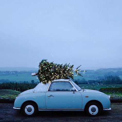 Iconic blue car with a christmas tree on top #holidayseason One Horse Open Sleigh, Christmas Tree Farm, Winter Wonder, Merry Little Christmas, Jolie Photo, Christmas Mood, Tree Farms, Very Merry Christmas, Holiday Inspiration