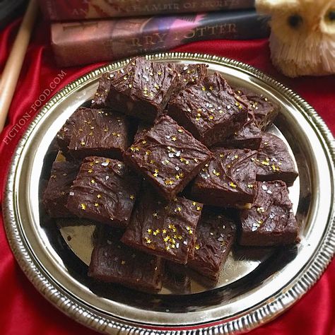 Fudge Harry Potter, Nerdy Food, Mrs Weasley, Fiction Food, Nerd Food, Movie Recipes, Fantasy Fudge Recipe, Harry Potter Kitchen, Fictional Food