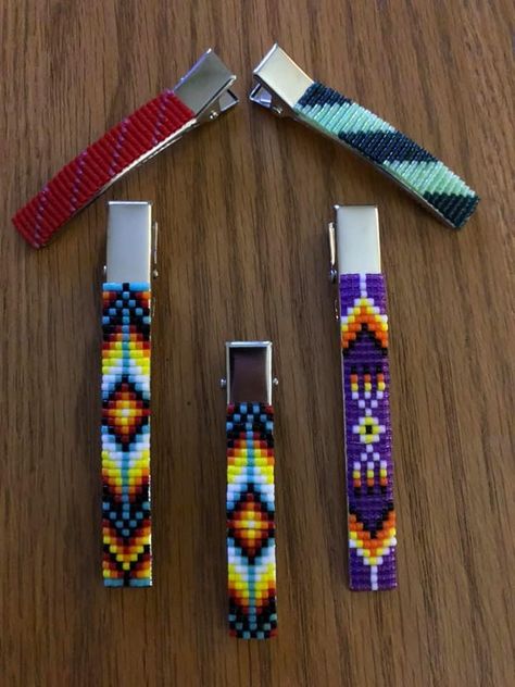 Seed Bead Barrettes, Loom Beaded Earrings, Beaded Hair Barrettes, Beaded Barrettes, Indian Beadwork, Leather Jewelry Making, Native American Beadwork Patterns, Beautiful Beaded Earring, Beaded Hair Pins