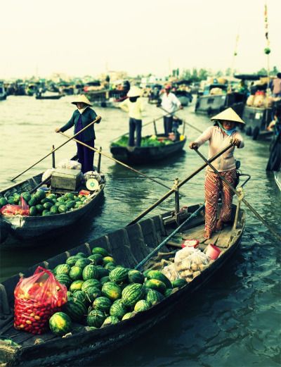 Vietnamese floating market on the Mekong River Vietnam Honeymoon, Mekong Delta Vietnam, Laos Vietnam, Vietnam Tour, Vietnam Backpacking, 11 February, Beautiful Vietnam, Mekong River, Floating Market