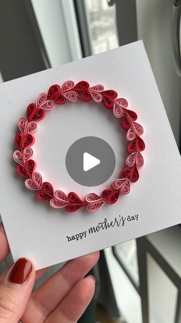 Didi on Instagram: "Make this simple card with me! Can be used for Valentines, Mother’s Day, Birthdays - the possibilities are endless. See below for what is needed: . ✂️ 12 strips of paper for the hearts, 6 in each colour ✂️ 1 strip of paper for the outline ✂️ a quilling tool ✂️ Something circular to trace ✂️ Elmers school glue . #quilling #howto #quillingart #quillingcard #creative #craftidea #crafts" Easy Quilling Birthday Card, Paper Quilling Cards Easy, Quiling Paper Art Ideas Flowers Easy, Quiling Paper Ideas Easy, Easy Quilling Ideas For Beginners, Quilled Paper Art Easy, Quilling Art Easy, Mother Birthday Gifts Ideas Homemade, Quilling Ideas Easy