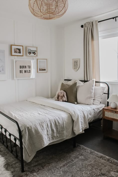 We’ve updated our sons bedroom again to a double bed! I love how warm and cozy, neutral and playful this space is. Perfect for kids and toddlers Neutral Boys Bedroom, Boy Room Bedding, Kids Bedroom Paint, Neutral Kids Bedroom, Bedroom Paint Ideas, Ideas Habitaciones, Boy Toddler Bedroom, Kids Rooms Inspo, Big Boy Bedrooms