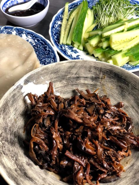 Recipe: ‘Zero Ducks Given!’ Pulled Oyster Mushrooms Pancakes — Celestial Peach Mushroom Pancakes, Vegan Duck, Duck Pancakes, Oyster Mushroom Recipe, Oyster Mushroom, Oyster Mushrooms, Honey Sauce, Veggie Stock, Tasty Vegetarian Recipes