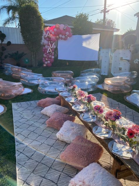 Sweet 16 Outdoor Movie Party, Birthday Party Outside Ideas Summer, Garden Party Pallet Table, Party Ideas For Sweet 16 Birthday, Cute B Day Party Ideas, 15tj Birthday Ideas, 21st Backyard Party Ideas, Backyard Birthday Party Setup Ideas, 13 Themed Birthday Party