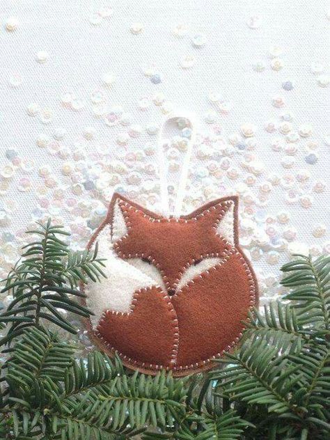 Great ornament idea Fox Ornaments, Felt Fox, Felt Christmas Decorations, Embroidery Christmas, Navidad Diy, Felt Decorations, Felt Christmas Ornaments, Christmas Sewing, Hand Crafted Gifts