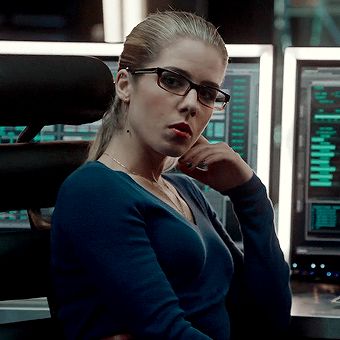 Felicity Smoak Funny, Felicity Smoak Icons, Felicity Smoak Comics, Oliver And Felicity Kiss, Arrow Funny, Arrow Oliver And Felicity, Arrow Felicity, Arrow Tv Series, Supergirl 2015