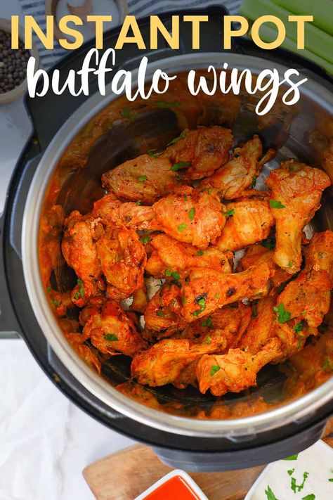 Keto Buffalo Chicken Wings, Instant Pot Chicken Wings, Wings Bbq, Buffalo Chicken Wings Recipe, Keto Buffalo Chicken, Slow Cooker Chicken Wings, Cooking Chicken Wings, Homemade Buffalo Sauce, Buffalo Chicken Wings