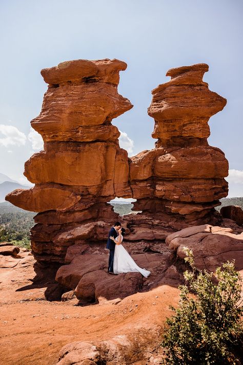 Colorado Mountain Wedding Venues, Garden Of The Gods Colorado, Wedding Shot List, Elopement Colorado, Intimate Wedding Photography, Engagement Pictures Poses, Colorado Adventures, Garden Of The Gods, Unique Wedding Photos