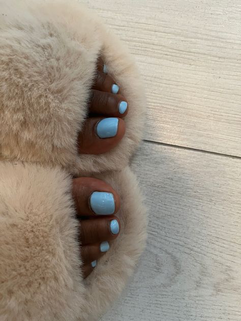 Blue painted toe nails in cream fluffy sliders Pedicure Blue Toenails, Light Blue Pedicure Toes, Shellac Toes, Blue Pedicure, Blue Nail Color, Toe Nail Color, Pretty Toe Nails, Summer Nails Colors, Feet Nails