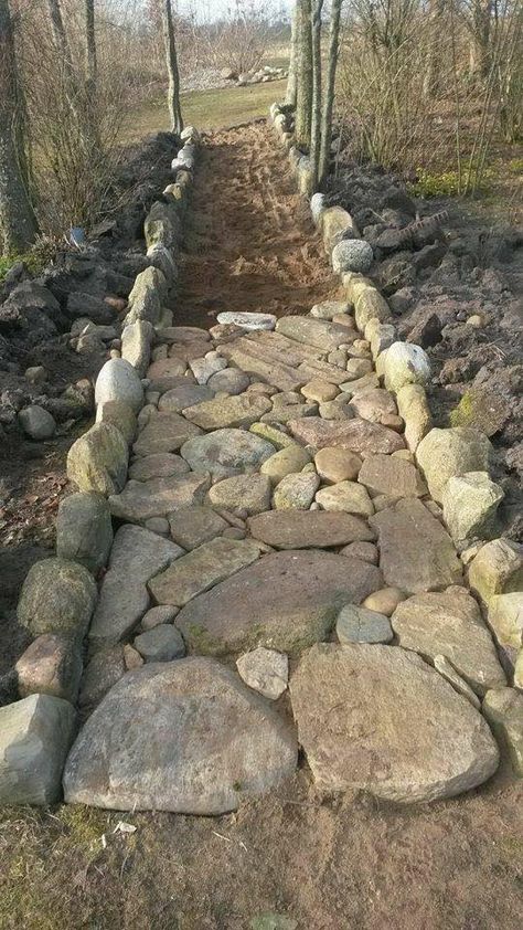 The BEST Garden Ideas and DIY Yard Projects! - Kitchen Fun With My 3 Sons Rock Walkway, Stone Path, Yard Project, Diy Yard, Garden Pathway, Camping Ideas, Tree Diy, Diy Organization, Raised Garden