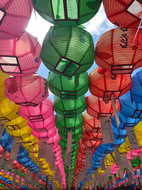 Haedong Yonggungsa Temple, Busan, South-Korea #southkorea #temple #koreanlampion #aesthetic #seoul #busan #colors #colorful #korean Korea Culture Aesthetic, Korean Culture South Korea, Korean Culture Aesthetic, South Korean Aesthetic, Busan Aesthetic, South Korea Aesthetic, South Korean Culture, Korea Temple, Multicultural Fair