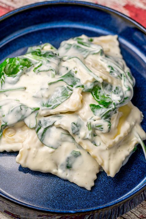 Microwave Chicken Recipes, Ravioli Sauce Recipe, Cheese Ravioli Recipe, Spinach And Cheese Ravioli, Spinach Casserole Recipes, Pressure Cooker Recipes Chicken, Cream Cheese Spinach, Spinach Ravioli, Creamy Pasta Sauce