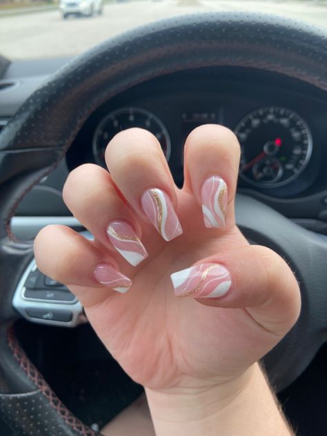 Short Square Acrylic Nails White And Silver, Nails 2023 Trends Graduation, White Lines Nails Design, White Nails Square With Designs, White And Gold Nails Coffin Short, Grad Nails 2023, Gel Nail Designs White And Gold, Short White Nails With Design Classy, White And Gold Nails Short Square