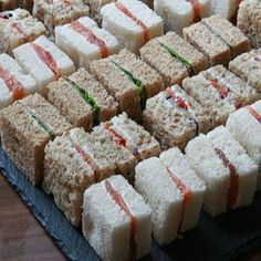 Recept Sandwiches, Small Sandwiches, Smoked Salmon Cream Cheese, Salmon Cream Cheese, Different Types Of Bread, Party Sandwiches, Mini Sandwiches, Finger Sandwiches, Club Sandwich