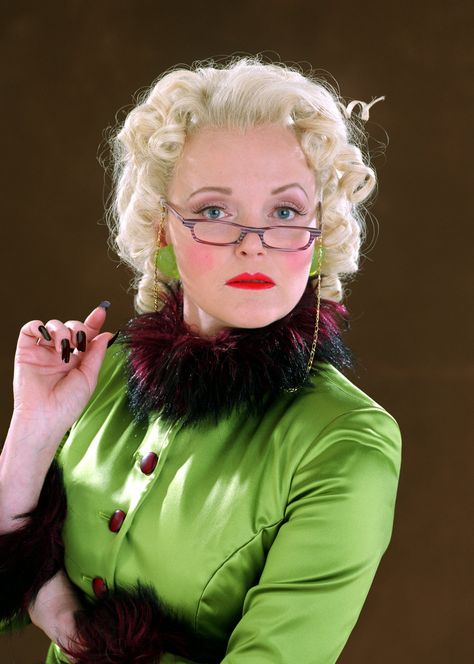 Behind the scenes: Rita Skeeter - Pottermore Harry Potter Characters Birthdays, Kuromi Jewelry, Acorn Art, Miranda Richardson, Harry Potter Printables Free, Harry Potter 6, Rita Skeeter, Harry Potter Life, Harry Potter Quiz