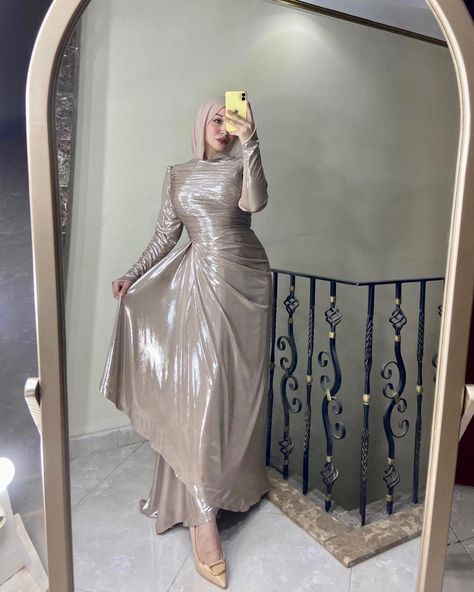 Sister Of The Bride Dress Hijab, Veiled Dresses, Simple Elegant Dresses, Hijab Prom Dress, Dress Soiree, Chic Evening Dress, Dress Engagement, Bride Dress Simple, Fashion Dresses Formal