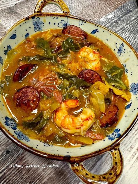 🔥 Seafood & Soul Food Recipes Foodies 😋 The Original ⁉️ | RECIPE: Gumbo greens with cabbage 🔥 | Facebook Greens Gumbo, Gumbo Greens, Collard Greens Recipe Soul Food, Green Gumbo, Greens Recipe Soul Food, Smoked Turkey Wings, Raw Shrimp, Collard Greens Recipe, Collard Green