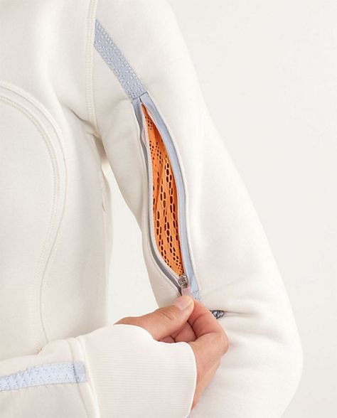 Fashion Details Inspiration, Sportswear Details, Detail Couture, Style Sportif, Chanel Couture, Design Textile, Futuristic Fashion, Sports Luxe, Clothing Details