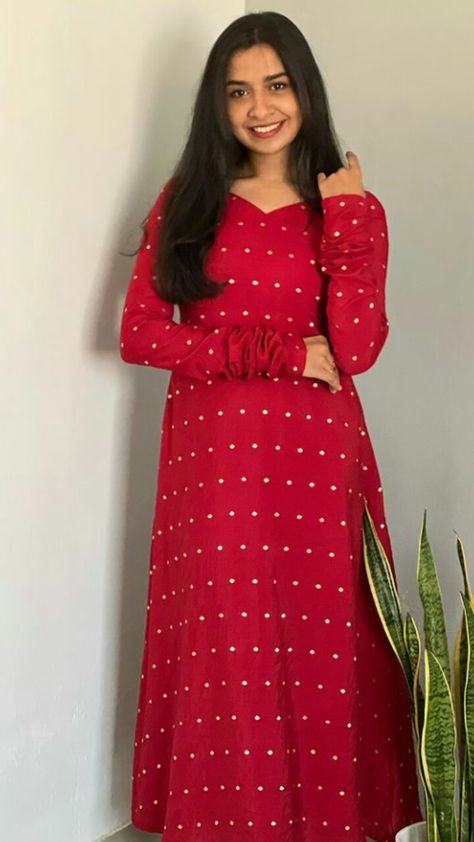 Sweet Heart Neckline Kurti, Chudithar Hand Designs, Georgette Kurtis Designer Latest, Kurti Designs Latest Cotton, Aline Kurti Design, Kurti Tunics, Latest Kurti Designs Pattern, Chiffon Kurti, Kurti Anarkali