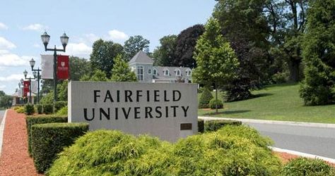 20 Things That Happen When You Go To Fairfield Boarding School Aesthetic, Fairfield University, University Aesthetic, Student Protest, Going Back To College, Her Campus, 12 Signs, Back To College, College Admission