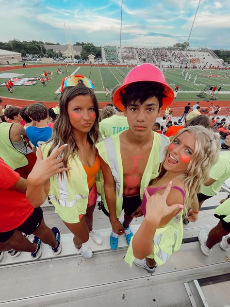 Construction Fnl Theme Outfit, Neon Game Theme, Preppy Outfit Pictures, Neon Ideas Outfits, Construction Spirit Day, Football Game Neon Theme, Football Game Fits Highschool, Neon Hoco Theme Outfit, Halloween Neon Costume