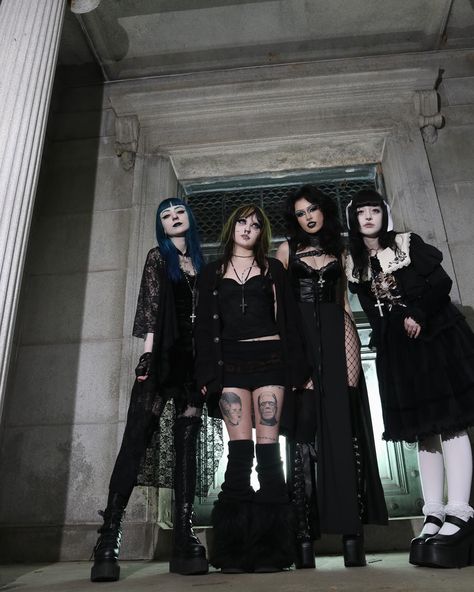 Goths at the cemetery 🪦🕯️⚰️ 📸: @misanthropianarcissus 🖤 Goth Face Claim, My Mind Is A Mess, Goth Friends, Outfits Goth, Arte Punk, Character Design Inspiration, Cemetery, Face Claims, Vision Board