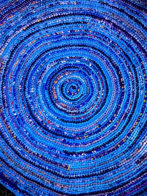 Plastic Bag Crafts, Plastic Bag Crochet, Blue Rugs, Recycled Plastic Bags, Everything Is Blue, Recycled Art, Feeling Blue, Love Blue, Rag Rug