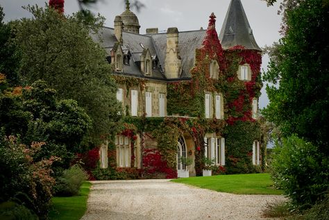 lascombe castle. Mansion Homes, English Manor Houses, English Manor, Victorian Mansions, Stately Home, English Countryside, Pretty House, Manor House, Beautiful Buildings