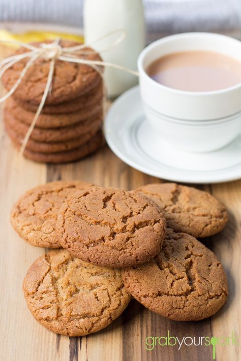 Ginger Nut Biscuits - Grab Your Spork | grabyourspork.com Gingersnaps Recipe, Ginger Nut Biscuits, Ginger Snap Cookies Recipe, Ginger Snaps Recipe, Soft Ginger Cookies, Biscuits And Cookies, Lemon Bar, Ginger Biscuits, Ginger Nut