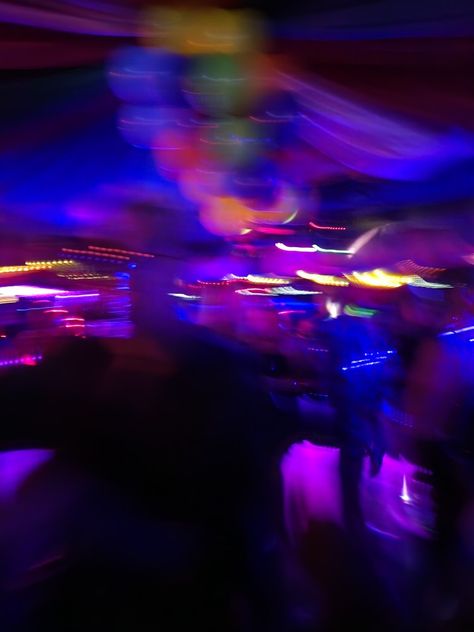 Night club photos -blurry Blurry Night, Club Playlist Covers, Blurry Night Aesthetic, Blurry Party Aesthetic, Party Aesthetic Blurry, Club Asethic Picture, Club Lights Aesthetic, Club Background Party, Club Blurry Aesthetic