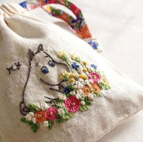 Pouch Handmade, Tove Jansson, 자수 디자인, Embroidery Inspiration, Diy Embroidery, Embroidery And Stitching, Embroidery Art, Cross Stitch Embroidery, Embroidery Stitches