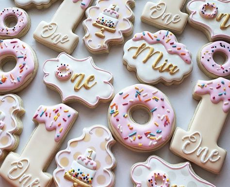 Sprinkles Cookies, Up Cookies, Girls First Birthday Cake, Donut Themed Birthday Party, First Birthday Cookies, Bday Party Kids, Donut Day, 1st Birthday Girl Decorations, Royal Iced Cookies